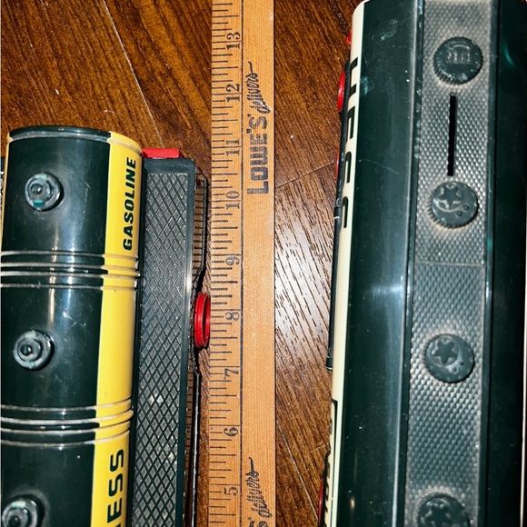 Vintage Hess Oil Tractor Trailer Bank & Hess Tanker w/ Hose - Picture 13 of 15